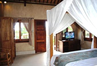 Three Monkeys Villas has Balcony rooms