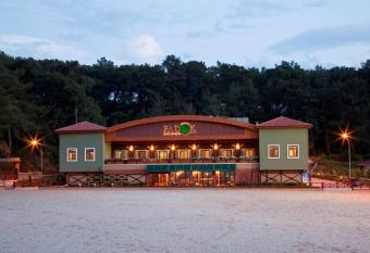 Padok Premium Hotel & Stables has Balcony rooms