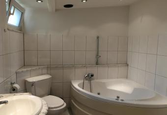 Finnenhaus has rooms with a private hot tub