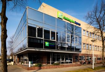 Holiday Inn Express Amsterdam - South, an IHG Hotel allows 18 year olds to book a room