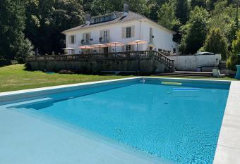 Villa Moncoeur has Balcony rooms