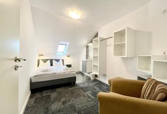 Jeverland Kojen allows 18 year olds to book a room