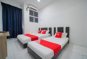OYO 89820 Sp Berlian Inn allows 18 year olds to book a room
