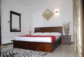 Holiday Splash allows 18 year olds to book a room