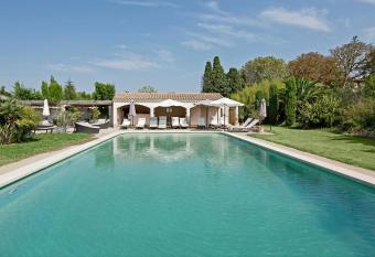 Le Mas Saint Florent has Balcony rooms