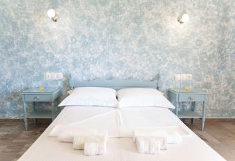 kyma studios allows 18 year olds to book a room