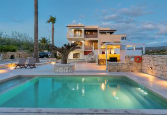 La Serena Residence & Farm with Heated Pool allows 18 year olds to book a room