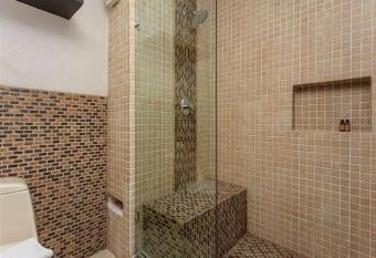 LUXURY PENTHOUSE JUNGLE VIEW AND PARTIAL OCEAN VIEW, PRIVATE POOL AND ROOFTOP has rooms with a private hot tub