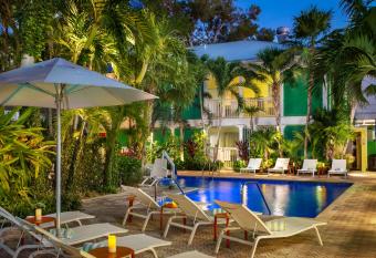 Almond Tree Inn has Balcony rooms