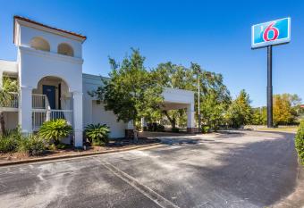 Motel 6 Gainesville. Fl has Smoking rooms