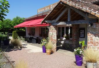 le Relais des Tuileries has Balcony rooms