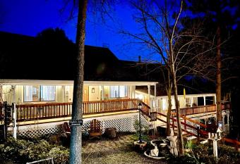 Sierra Mountain Lodge - Vacation Rentals - Yosemite has Balcony rooms