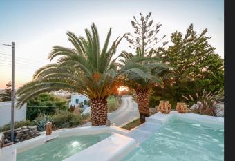 Flora s Villa with Private Pool has Balcony rooms