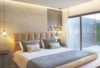 AP Maria Nova Lounge - Adults Friendly allows 18 year olds to book a room