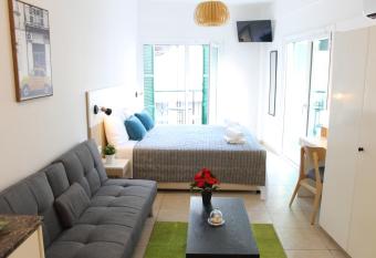 4YOU STUDIOS allows 18 year olds to book a room