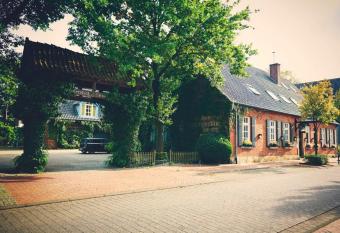 Hotel Borcharding Rheine Mesum allows 18 year olds to book a room