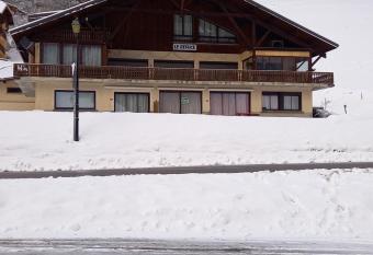 Le refuge has Balcony rooms