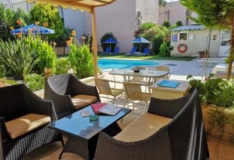 Nicolas Studios & Apartments has Balcony rooms