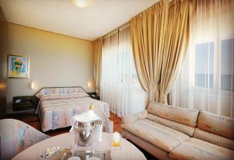 Hotel Bristol has Balcony rooms