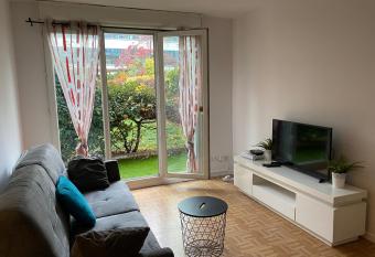 StayLib - Garden Flat 45m2 Paris Stade de France has Balcony rooms