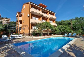 Apartments Bene has Balcony rooms