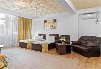 Hotel Charter Otopeni has Balcony rooms