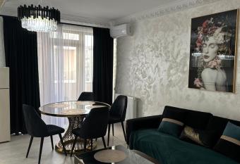 Apartament Simoni has Balcony rooms
