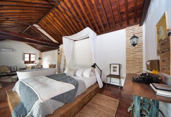 The Lovers Boutique allows 18 year olds to book a room