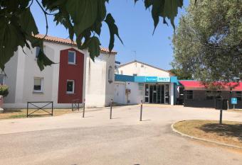 Kyriad Direct Perpignan - Aeroport allows 18 year olds to book a room