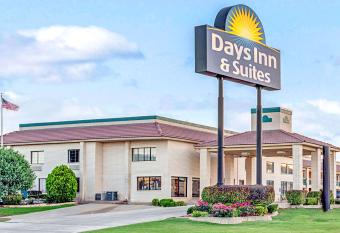 Days Inn by Wyndham Oklahoma City has Smoking rooms