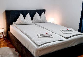 Apartament Alina allows 18 year olds to book a room