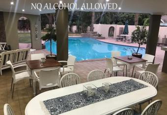 4B on Delius str allows 18 year olds to book a room