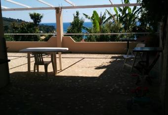 Varagoulis Giannis & Lenas Apartments has Balcony rooms