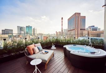 The Gate Hotel Tokyo by Hulic has rooms with a private hot tub