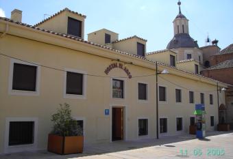 Hostal El Arco allows 18 year olds to book a room