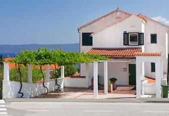 Apartments Mel has Balcony rooms