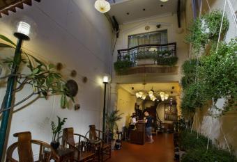 Classic Street Hotel allows 18 year olds to book a room