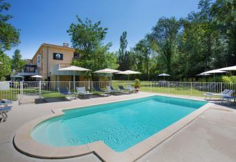 Suite Home Aix en Provence Sud TGV has Balcony rooms