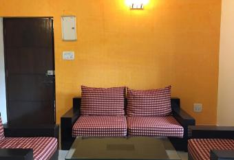 Lagoon Apartments has Smoking/Balcony rooms