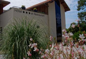 Hotel Au Bon Coin du Lac has Balcony rooms