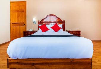 Hotel De La Loma allows 18 year olds to book a room