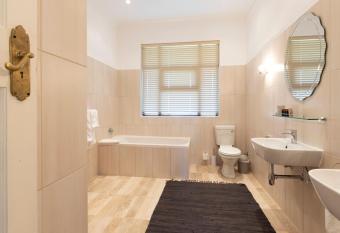 The Country Guesthouse allows 18 year olds to book a room