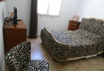 orchidee rose allows 18 year olds to book a room