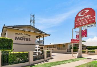 Econo Lodge Park Lane has Balcony rooms