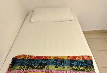 Mz Hotel allows 18 year olds to book a room