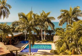 Casa Verano Beach Hotel - Adults Only allows 18 year olds to book a room