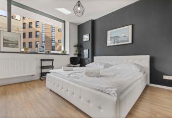 LAM Waves w AC & Terrace allows 18 year olds to book a room