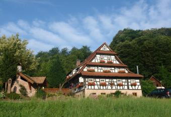 Naturhotel Holzwurm allows 18 year olds to book a room