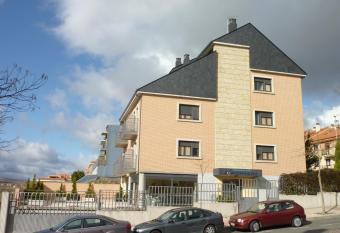 Hostal Residencia Batuecas allows 18 year olds to book a room