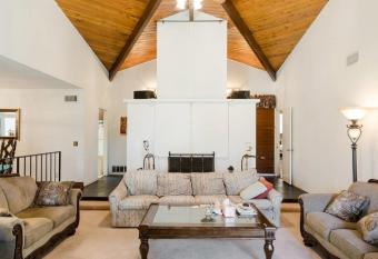 Beautiful House with Fantastic view in Azusa has Balcony rooms